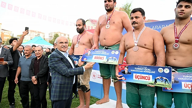 Güreş Arenasında Nefes Kesen Mücadele: Hüseyin Civelek Birinci Oldu