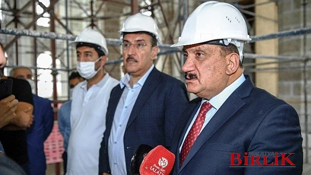Gürkan, Yeni Camide Devam Eden Restorasyon Çalışmalarını İnceledi