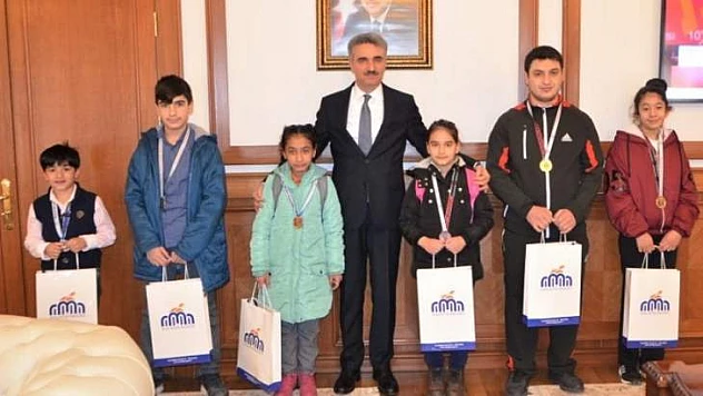 Başarılı Özel Çocuklardan Vali Baruş'a Ziyaret