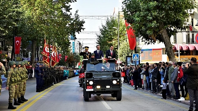 Cumhuriyet Bayramı Geçit Töreni Gerçekleştirildi