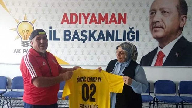 Simoviç Enver'den Forma Hediye Edildi