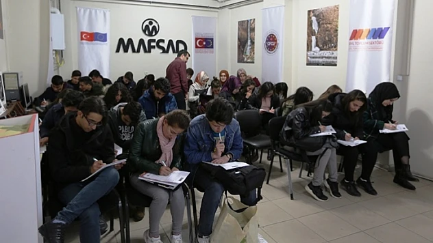 AB Projesi Kapsamında Gençler Fotoğraf Eğitimi Alıyor