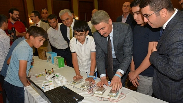 Vali Baruş Kuluncak Kodlama Etkinliğine Katıldı