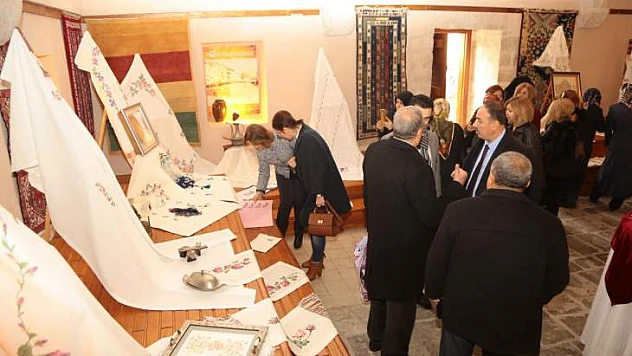 'İğneden Dökülenler' Adlı Sergi Tahtalı Hamam Müzesi'nde Açıldı