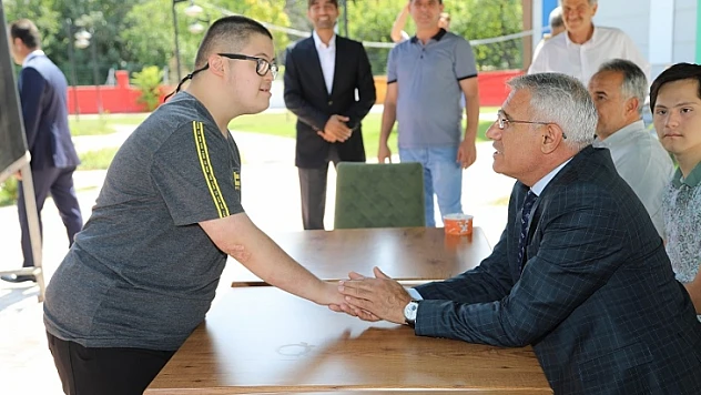 Başkan Güder Özel Çocuklara Aşure İkramında Bulundu