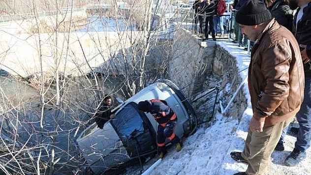 Malatya'da Otomobil Çaya Devrildi: 3 Yaralı