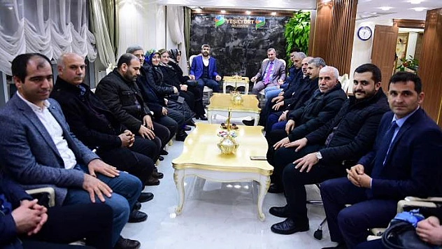 Başkan Çınar, Ak Parti Yeşilyurt İlçe Teşkilatını Ağırladı