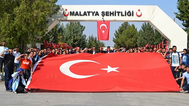 Gençlerden Şehitliğe Ziyaret