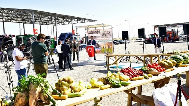 Vali Baruş Makine Parkı Açılışı Ve Tarla Günü Etkinliğine Katıldı