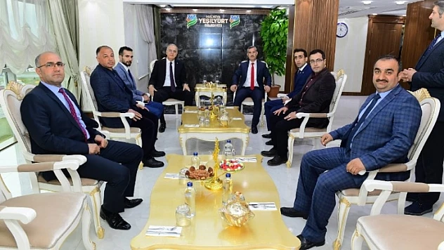 Başkan Çınar, Voleybol Federasyonu Başkanı Üstündağ'ı Ağırladı