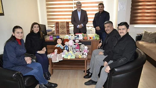 El Emeği Oyuncaklar Yetim Çocuklara Ulaştırılıyor
