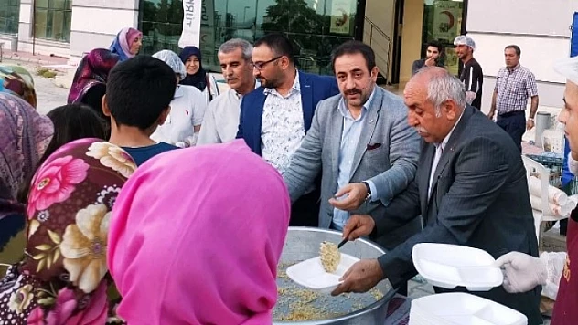 TÜMSİAD İle Türk Kızılay'ı Hasta ve Hasta Yakınlarına İftar Verdiler