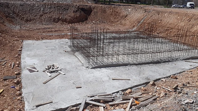 Ağbaba, Seçim Öncesi Temel Atma Şovu Fiyaskoya Döndü