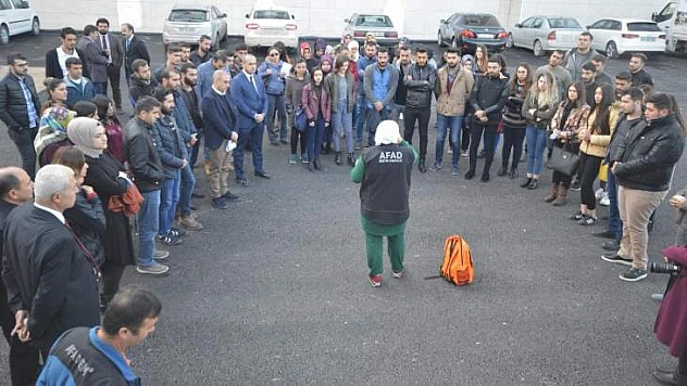 Malatya Turgut Özal Üniversitesi'nde Öğrencilere Deprem Eğitimi Verildi