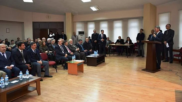 Vali Aydın Baruş Akçadağ'da Kurum Yetkilileri ve Muhtarları Bir Araya Getirdi