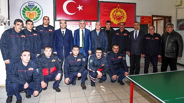 İtfaiye Teşkilatı Cansiperane Çalışıyor