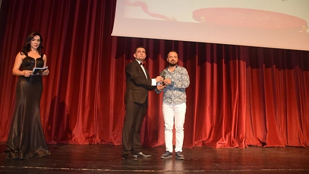 Tiyatro Emek Ödülü Konakçı'ya Verildi