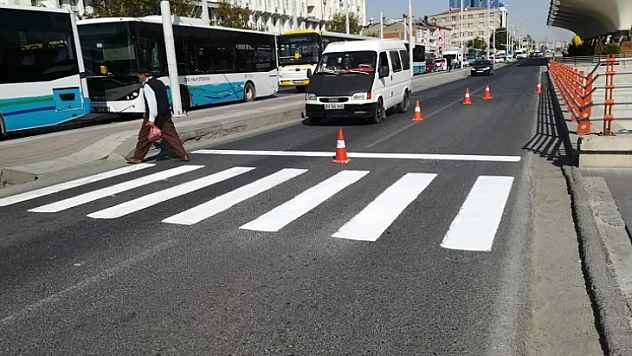 Büyükşehir Belediyesi Yaya Güvenliği İçin Çalışmalarını Sürdürüyor