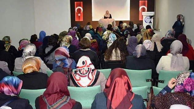 'Efendimizi Anlamak' Konferansına Yoğun İlgi