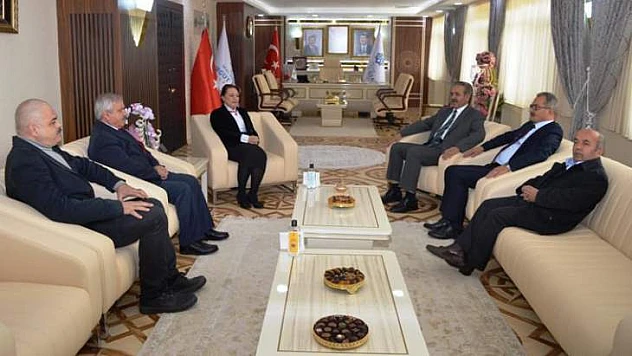 Eski Milletvekili Kılıç'tan Rektör Prof. Dr. Karabulut'a Ziyaret