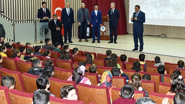 Gürkan, Buraya Tırnaklarımızla Geldik, Okyanusları Yüzerek Geçtik