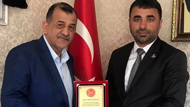 Teşkilata Hizmet Veren Ülkücülere Plaket