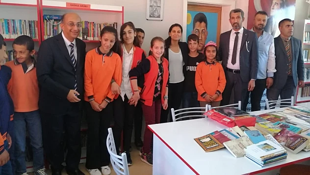 Milli Beka Hareketi Okul Kütüphanesine Kitap Yardımında Bulundu