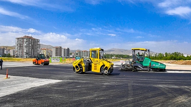 Büyükşehir Güngör Caddesini Asfaltlıyor
