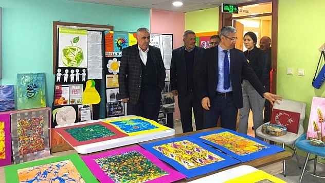 Ortaokul Öğrencileri Resim Sergisi Açtı