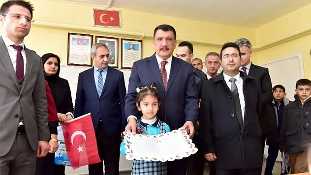 Başkan Gürkan Öğrencilerin Karne Sevincine Ortak Oldu