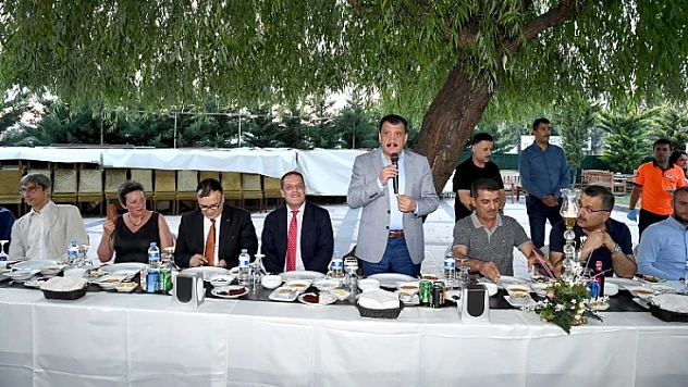 Gürkan 25 Ülkeden 100 Bilim İnsanı İle Yemekte Buluştu