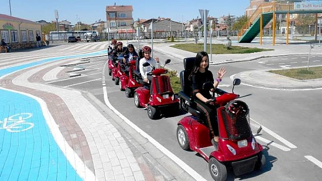 Öğrencilere Uygulamalı Trafik Eğitimi