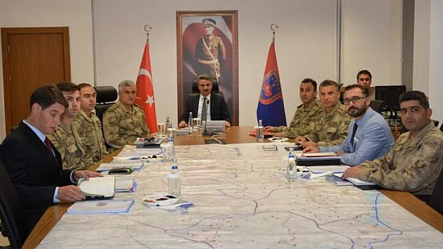 Vali Baruş İl Jandarma Komutanlığını Ziyaret Edip Brifing Aldı