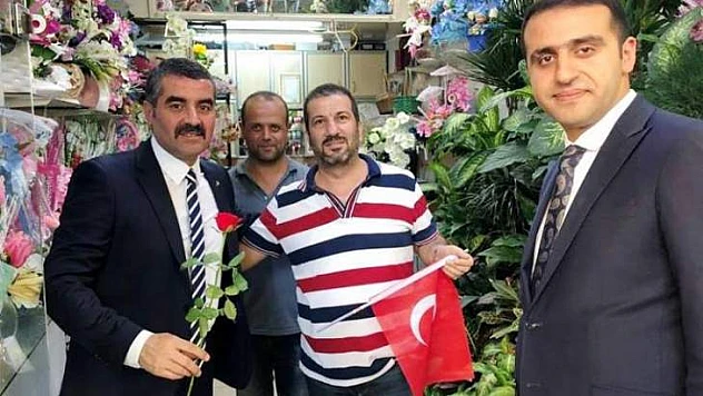 MHP' Den 5 Bin Bayrak Dağıtımı