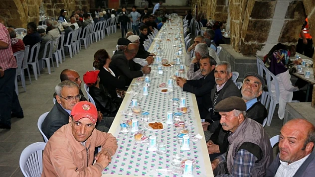 Hekimhan Belediyesi Halka İftar Verdi