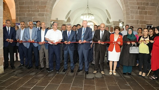 Kaymakam Duran ve Başkan Güder, Kağıt Rölyef Sergisinin Açılışını Yaptı