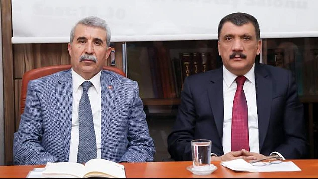 Başkan Gürkan, Şehir ve İnsan Konulu Konferansa Katıldı