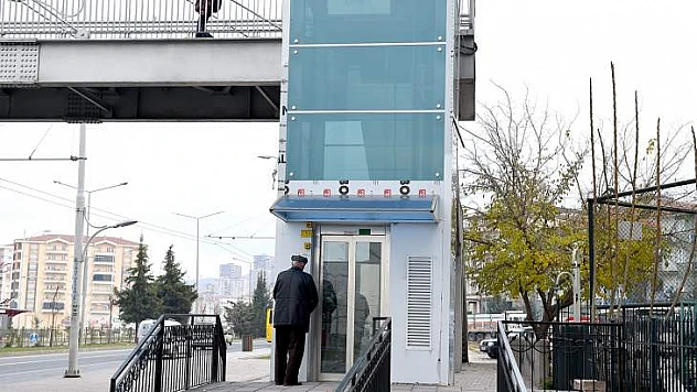 Büyükşehir Belediyesi Hizmetlerinde Engelli Ve Yaşlı Vatandaşları Unutmuyor