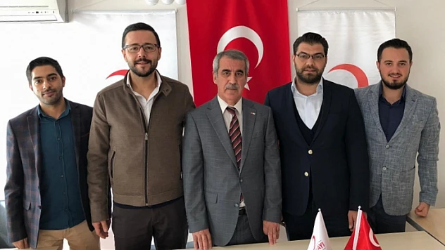 Ak Parti Gençlik Kollarından Kızılay'a Ziyaret