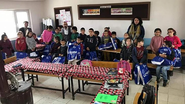 Hayırsever Genç İş Adamlarından Öğrencilere Yardım