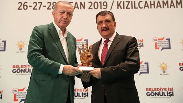 Cumhurbaşkanı Erdoğan'dan Başkan Gürkan'a Başarı Plaketi