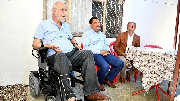 Başkan Gürkan, Akülü Araba Hediye Etti