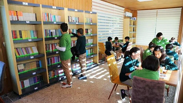 Millet Kıraathanesi Bünyesinde Oluşturulan Kütüphane Yoğun İlgi Görüyor