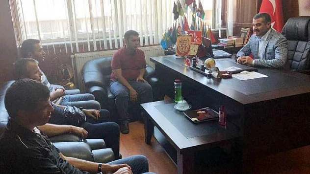 Görme Engelliler 'den MHP'ye Ziyaret