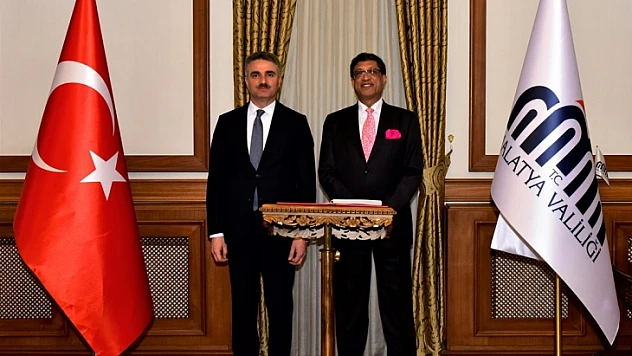 Hindistan Büyükelçisi Sanjay Bhattacharyya Vali Baruş'u Ziyaret Etti