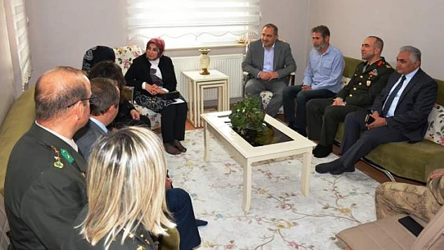 Vali Ali Kaban, Şehit Yerli'nin Ailesine Taziye Ziyaretinde Bulundu
