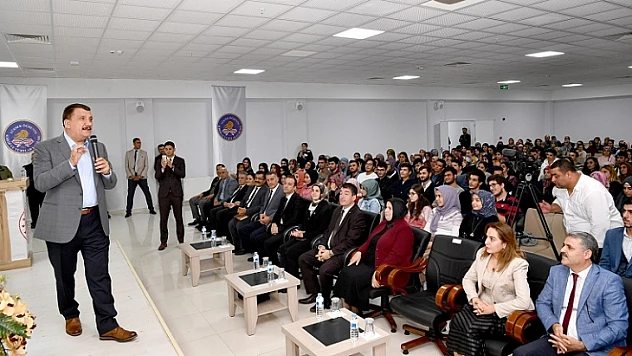 Gürkan, Okuduğumuz Kitapların Bize Yol Haritası Göstermesi Gerekir