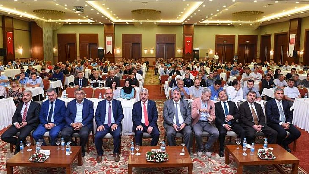 Hizmet Noktasında Kutsal Bir Görev Üstlenmiş Bulunmaktayız