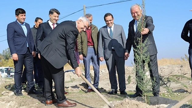 Battalgazi Belediyesi Bin Fidanı Toprakla Buluşturarak 'Geleceğe Nefes Ol'du