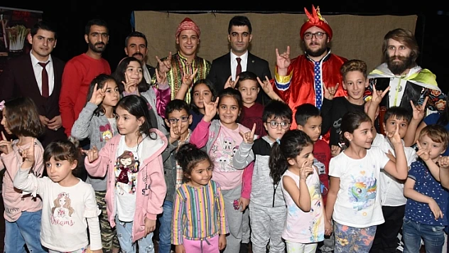 Ülkü Ocakları 'Keloğlan' Adlı Oyunla Malatyalı Çocuklarla Buluştu